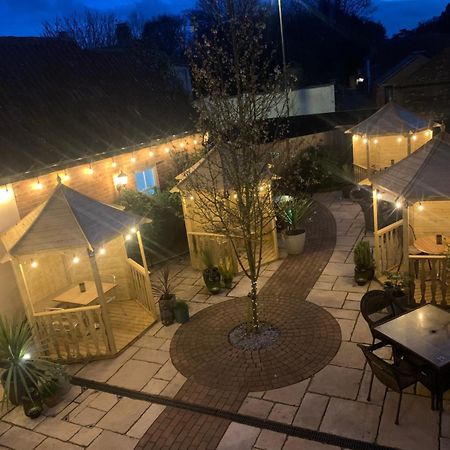 Greyhound Inn Wilton Wilton  Exterior photo