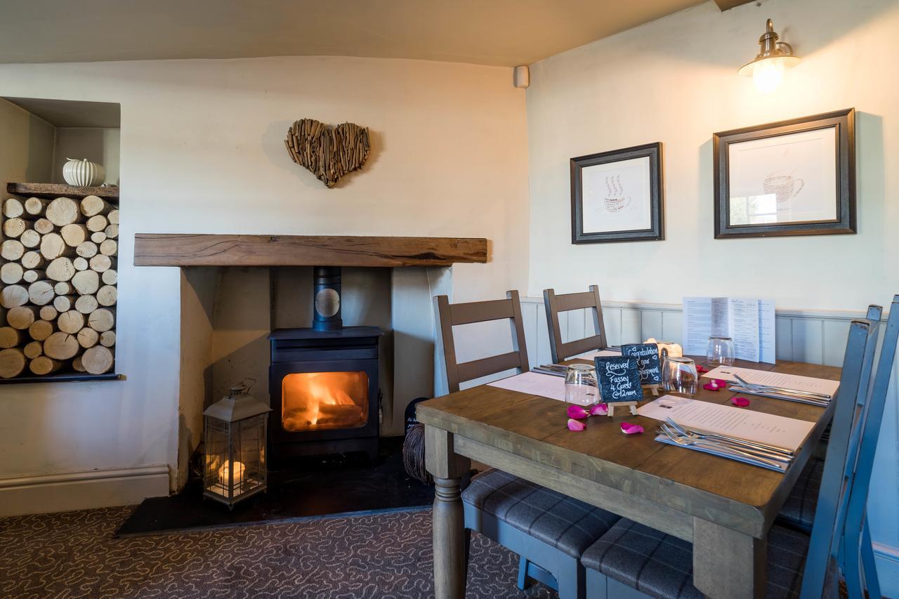 Greyhound Inn Wilton Wilton  Exterior photo